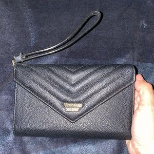 Pebbled v-quilt clutch